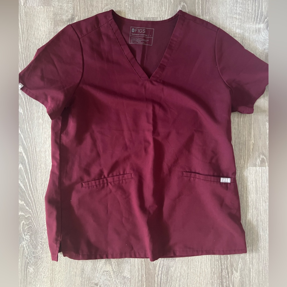 FIGS Clothing Casma Three-Pocket Scrub Top